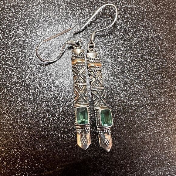 Beautiful green quartz and sterling silver dangle earrings! - Picture 3 of 10